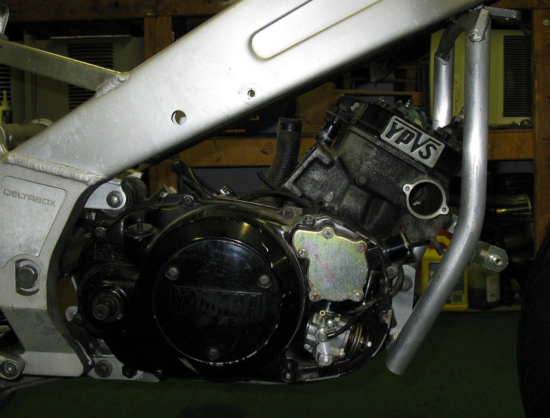 TZR 350 mock up, roller with engine mounted, engine, right.jpg